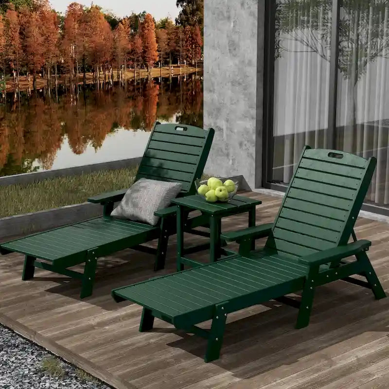 Ensemble de 3 chaises longues d'extérieur en PEHD - Chaises de piscine inclinables avec table d'appoint - Résistant aux intempéries - Capacité de charge : 227 kg