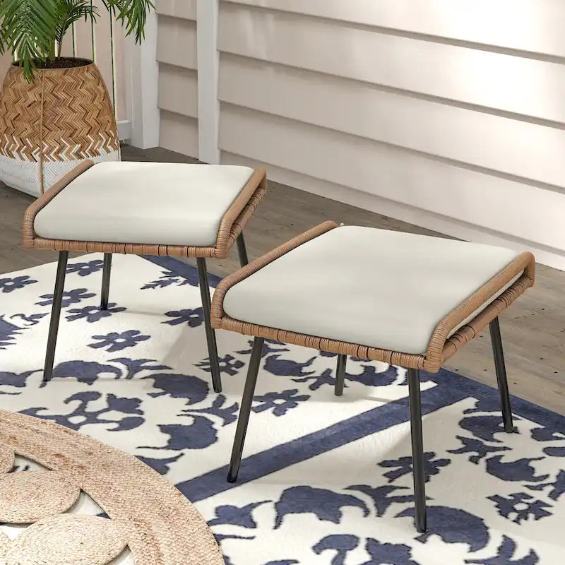 Ensemble bistro de patio extérieur en osier 5 pièces Moasis avec repose-pieds et poufs